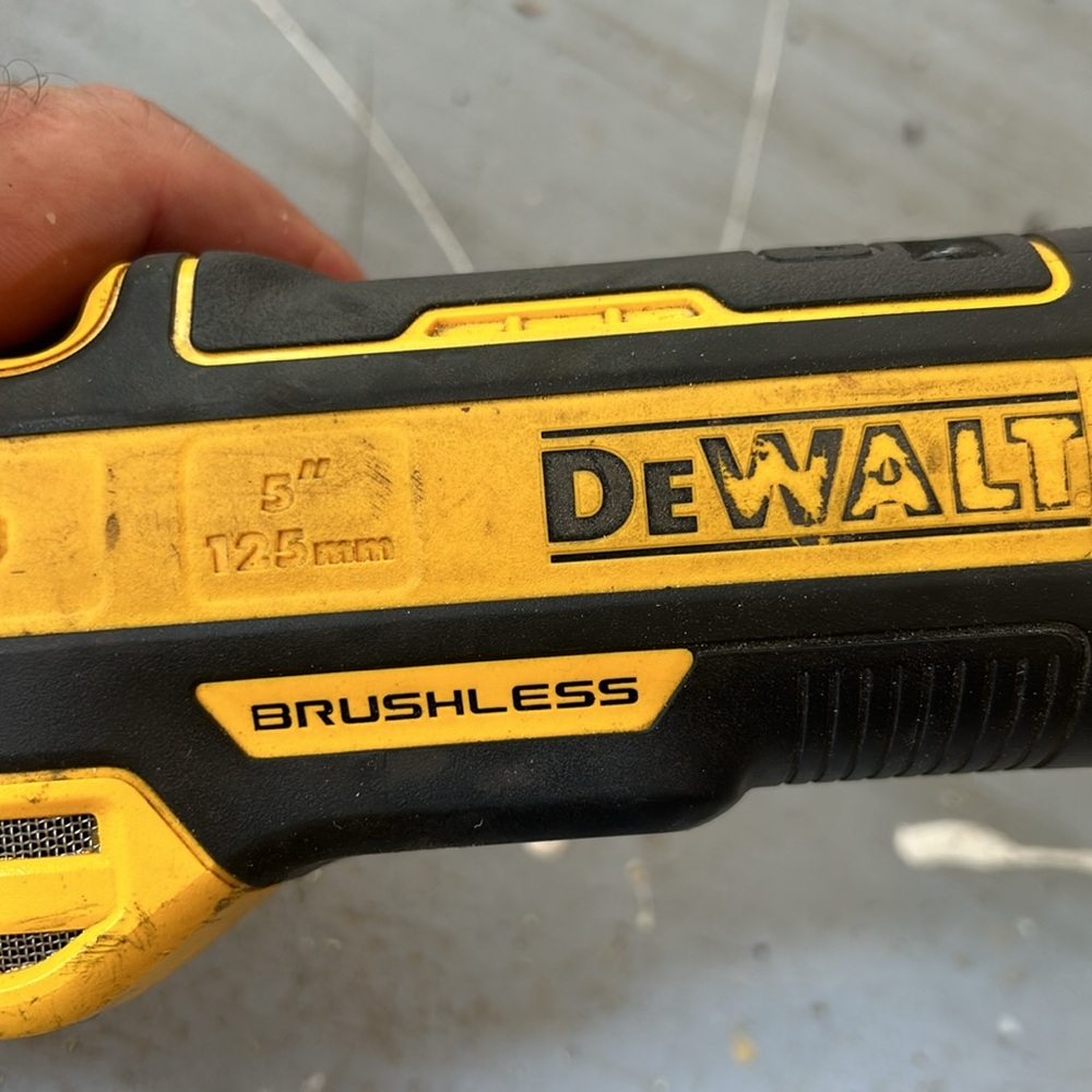DEWALT Brushless 5” 125mm Angle Grinder - Picture 5 of 5